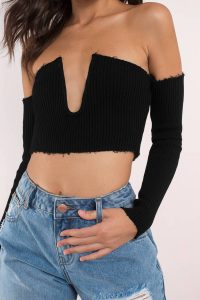 You know you want me in the Not Yours Plunging Crop Top. This sexy chic off the shoulder crop top features a chic plunging neck and stylishly frayed hem edging throughout. Basically, we're not giving up long sleeve crop tops no matter what season.