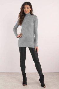Our Becca Turtleneck Ribbed Knit Sweater features a form fitting style and long sleeves. Tuck into high-waisted jeans and pair with a black leather belt and booties.