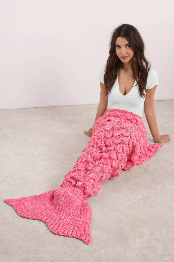 ultimate holiday gift guide - mermaid blanket 