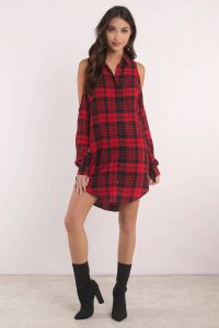 We are mad about plaid! This shift dress features cold shoulder detail, button down closure, and a loose fit. Pair with booties and knee high socks.