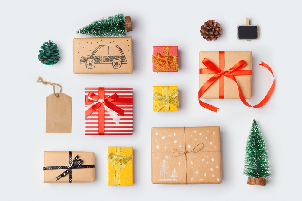 The Ultimate 2018 Holiday Gift Guide (Coworkers, Family, Friends, Stocking Stuffers & more!)