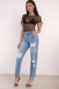 Add the Hampton Distressed Boyfriend Jean to your wardrobe. Featuring a loose fit with a distressed grunge look. Pair these pants with a fitted crop top and booties.