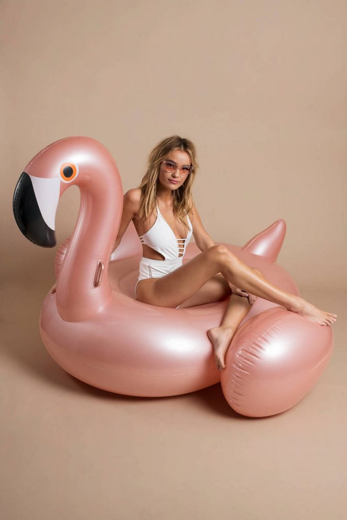 tobi.com - sunnylife life is beautiful rose gold flamingo ride on floatie