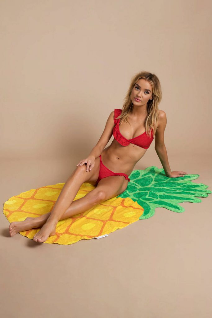 tobi.com - sunnylife sweet escape pineapple beach towel